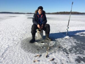 Marcus plockade abborrar i varje hål.